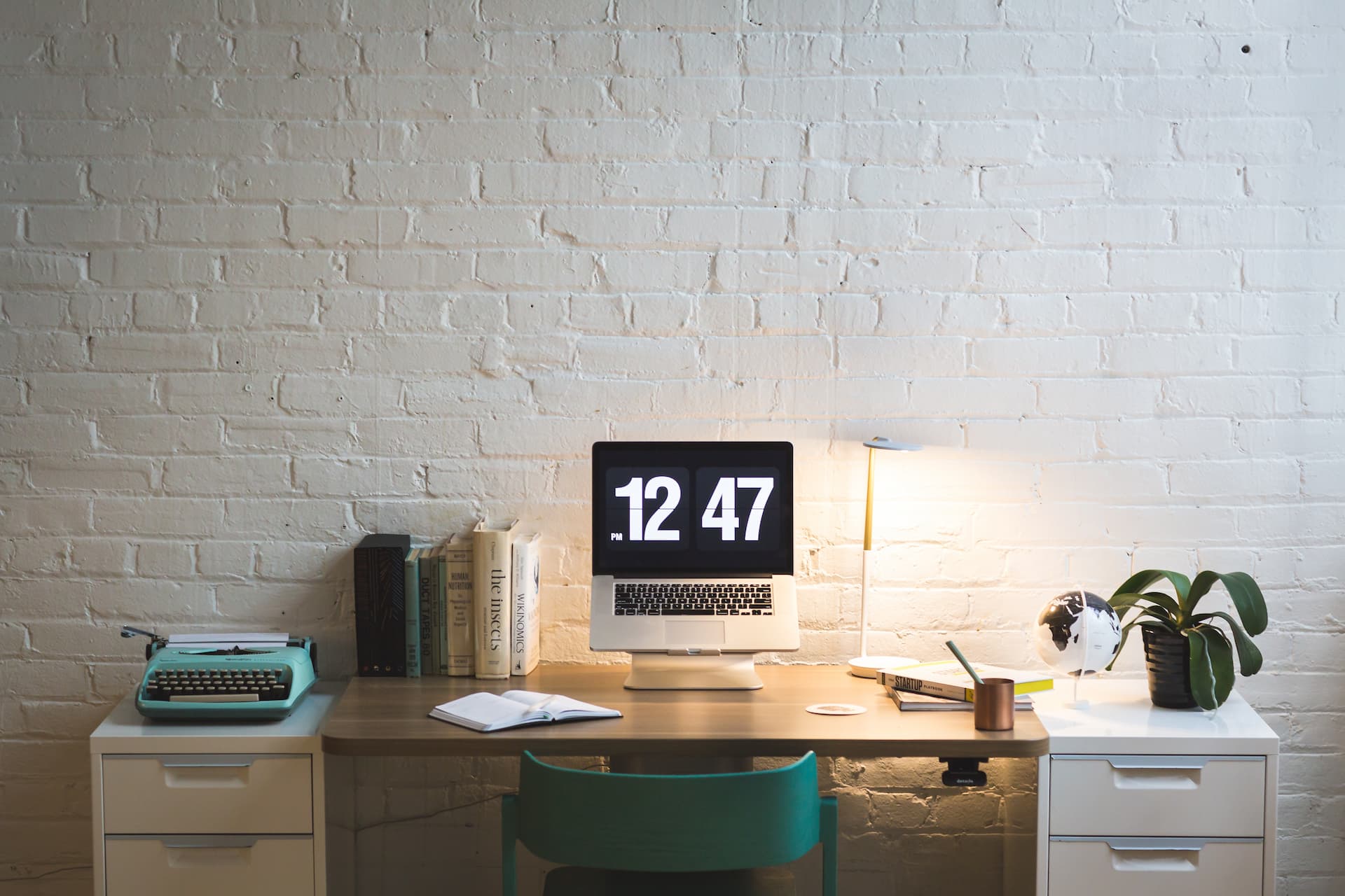 Espacio de trabajo en casa con estilo industrial